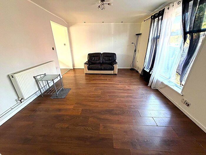 6 Bedroom Detached House To Rent In Huntsman Road, Ilford, IG6