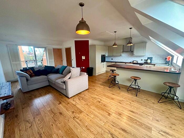 3 Bedroom Flat To Rent In Turlow Court, Leeds, LS9