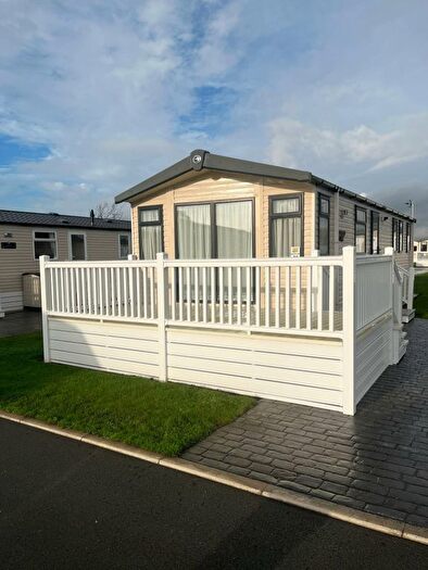 3 Bedroom Mobile/park Home For Sale In Flamingo Land, Malton, YO17