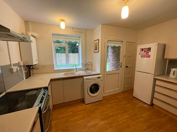 4 Bedroom Semi-Detached House To Rent In Mottram Close, Norwich, NR5