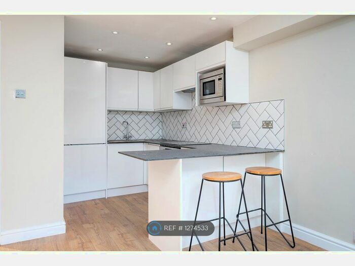 3 Bedroom Flat To Rent In Hawkins Close, Harrow HA1