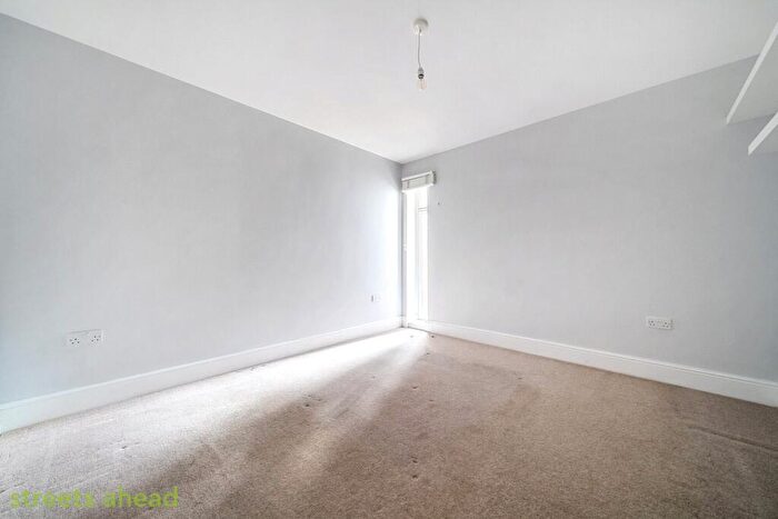 2 Bedroom Apartment To Rent In Gayfere Place, London, SE25
