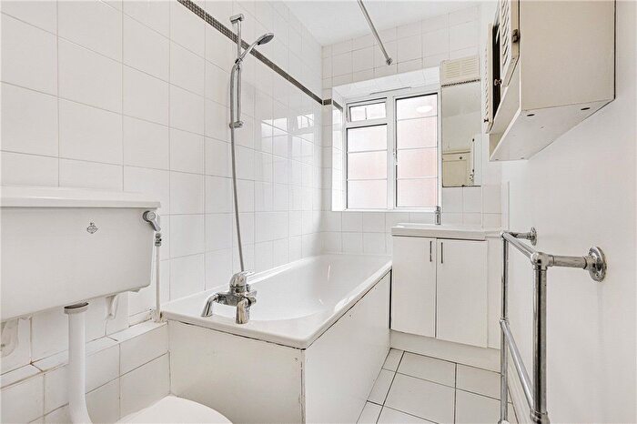 3 Bedroom Flat To Rent In West Kensington Court, Edith Villas, London, W14