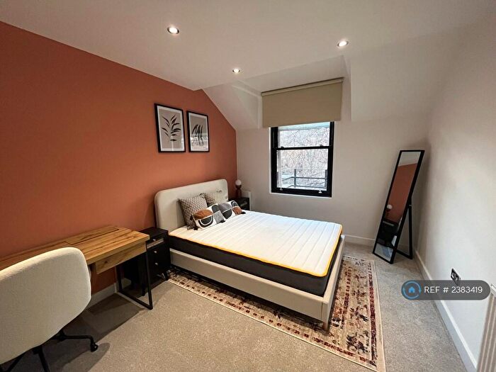 1 Bedroom Flat To Rent In New Briggate, Leeds, LS2