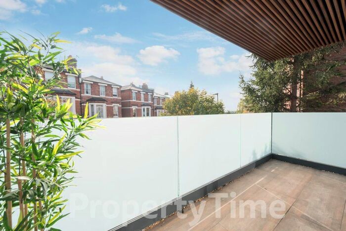2 Bedroom Flat To Rent In Blythwood Road, Islington, N4