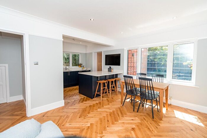 4 Bedroom Detached House For Sale In Bassett, Southampton, SO16