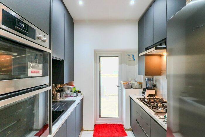 2 Bedroom Flat To Rent In Ley Street, Ilford, IG2