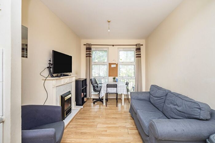 3 Bedroom Flat To Rent In Grange Road, London, SE1