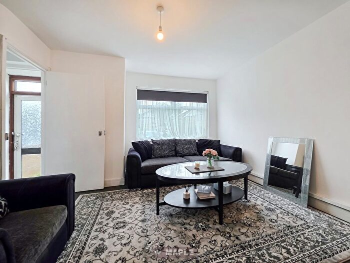 3 Bedroom Semi Detached House For Sale In Hitherwell Drive, Harrow, HA3