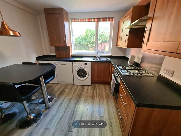 3 Bedroom Flat To Rent In Beadnell Place, Newcastle Upon Tyne, NE2