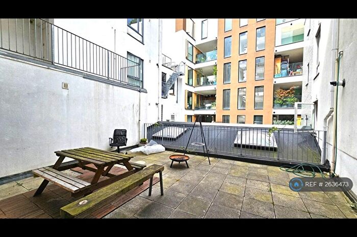 3 Bedroom Flat To Rent In Saskia House, Shoreditch, E2