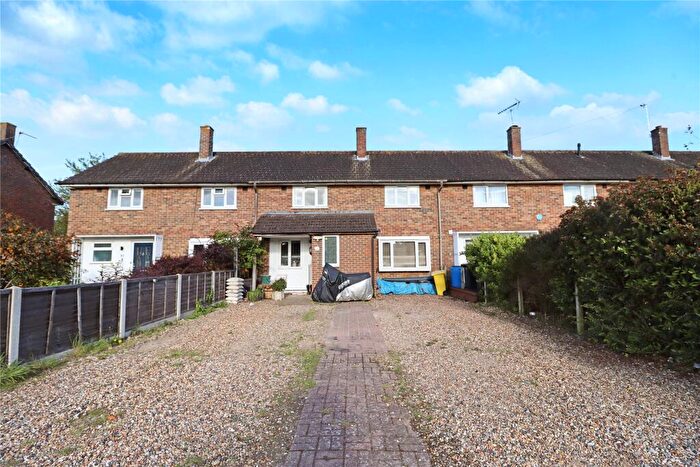 3 Bedroom Terraced House For Sale In Sundridge Road, Woking, Surrey, GU22