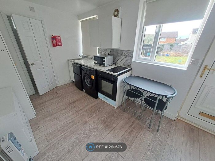 Studio To Rent In Barfields, Loughton, IG10
