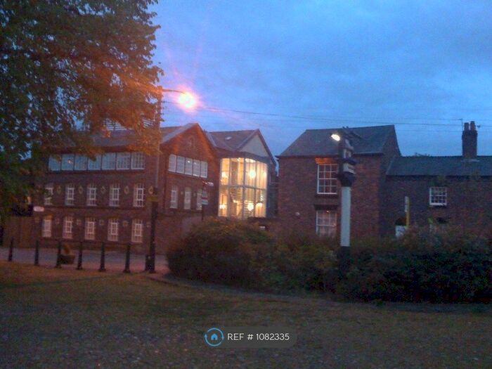 1 Bedroom Flat To Rent In Gateacre Brow, Liverpool L25