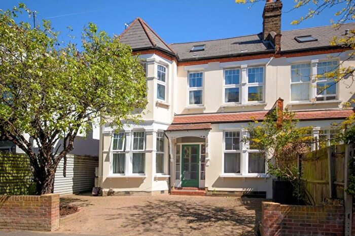 3 Bedroom Flat For Sale In Redbourne Avenue, Finchley, N3