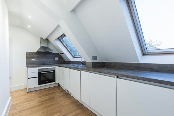 1 Bedroom Flat To Rent In Old Church Court, Grove Road, N11