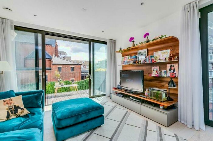 2 Bedroom Apartment To Rent In Cobalt Place, London, SW11