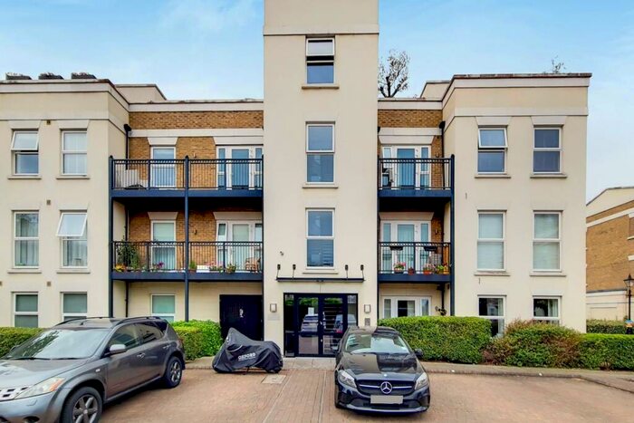 2 Bedroom Flat To Rent In Wadham Mews, Mortlake, London, SW14