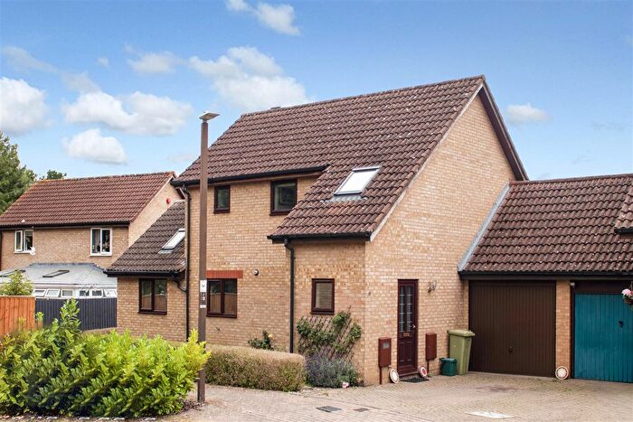 3 Bedroom Link Detached House For Sale In Chevalier Grove, Crownhill, Milton Keynes, MK8
