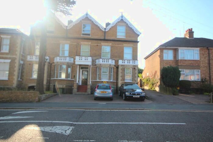 1 Bedroom Flat To Rent In Crescent Road, Brentwood, Essex, CM14