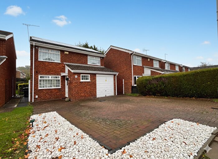 4 Bedroom Detached House For Sale In Ventnor Gardens, Luton, Bedfordshire, LU3