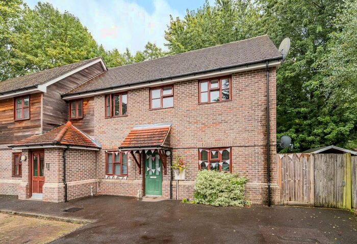 1 Bedroom Apartment For Sale In Reads Walk, Steyning, West Sussex, BN44