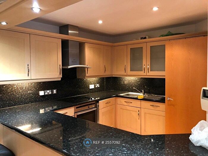 2 Bedroom Flat To Rent In Imperial Point, Salford Quays, M50