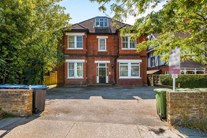 Flat To Rent In Cranes Park, Surbiton, KT5