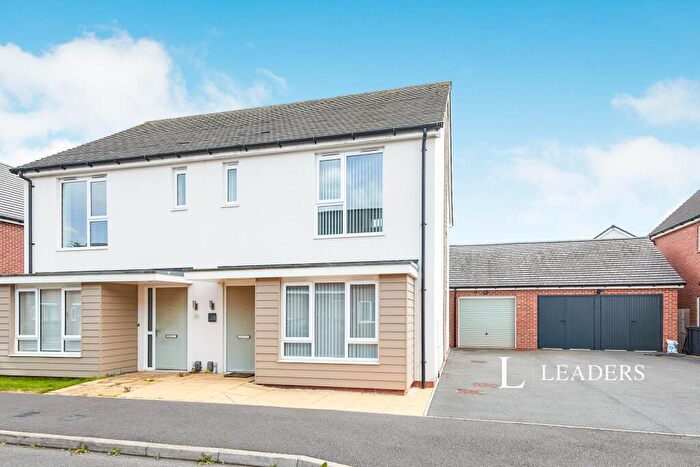 3 Bedroom Semi-Detached House To Rent In Arnfield Drive, Hilton, DE65