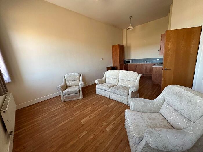 2 Bedroom Apartment To Rent In East Parade, Bradford, West Yorkshire, BD1