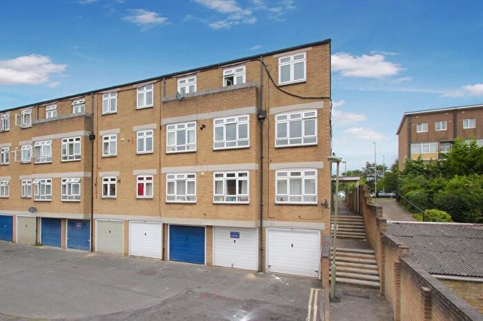 2 Bedroom Apartment To Rent In Colemans Hill, Headington, OX3