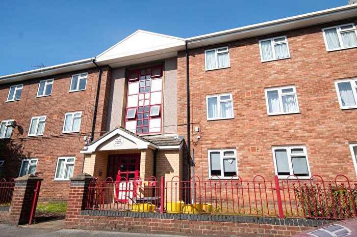 2 Bedroom Flat For Sale In Pease Street, Hull, HU3