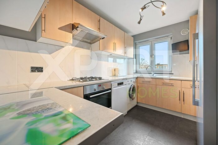 2 Bedroom Flat For Sale In Farm Road, Hounslow, TW4