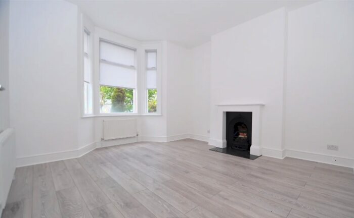 2 Bedroom Flat To Rent In Cumberland Road, London, SE5