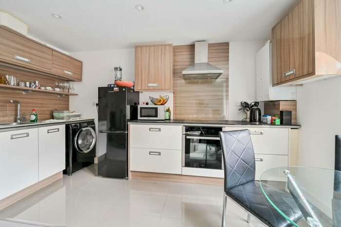 Studio To Rent In Middleton Drive, Rotherhithe, London, SE16