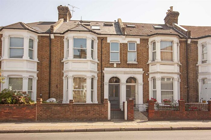 6 Bedroom Terraced House To Rent In Bloemfontein Road, London, W12