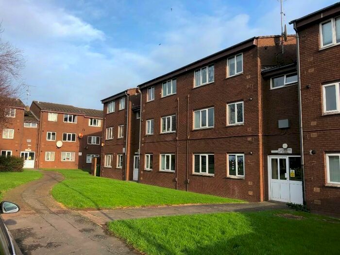 2 Bedroom Flat To Rent In Temple Close, LE12