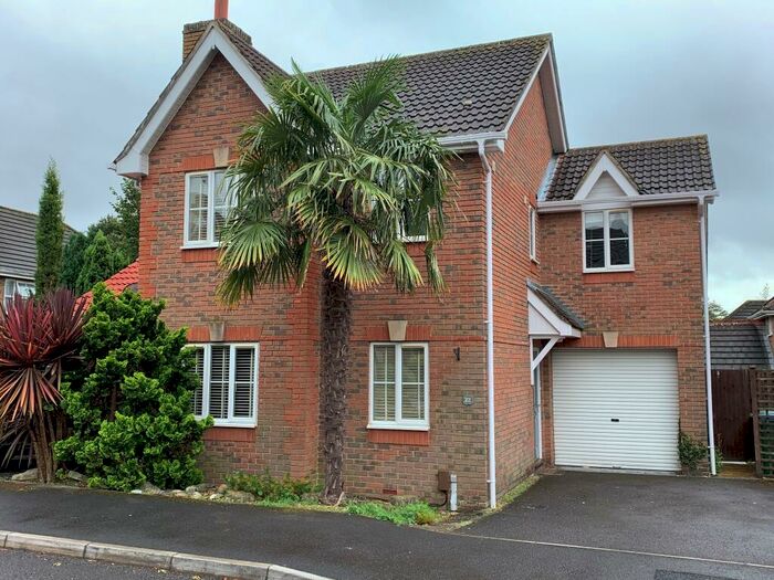 4 Bedroom Detached House To Rent In Lower Swanwick, Southampton, SO31