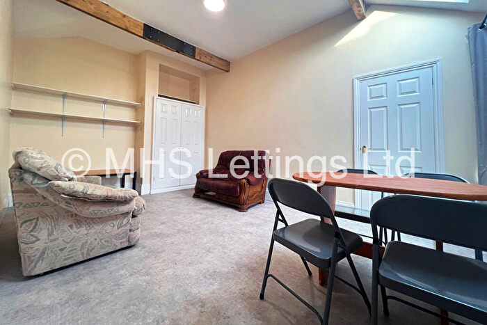 1 Bedroom Flat To Rent In Flat, Moorland Road, Leeds, LS6