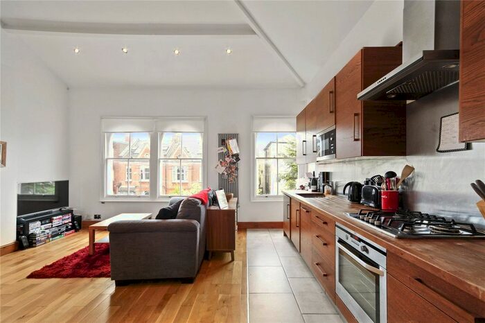 1 Bedroom Flat To Rent In Endlesham Road, London SW12