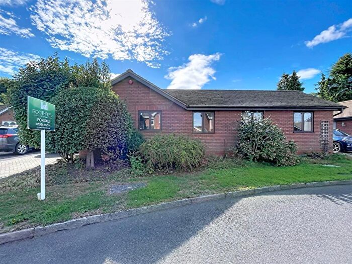 3 Bedroom Semi-Detached Bungalow For Sale In Frythe Close, Kenilworth, CV8