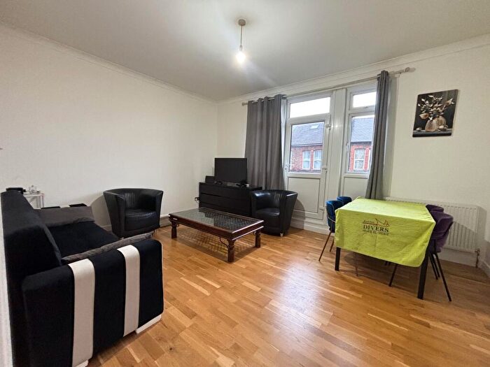 3 Bedroom Flat For Sale In Markhouse Road, London, E17