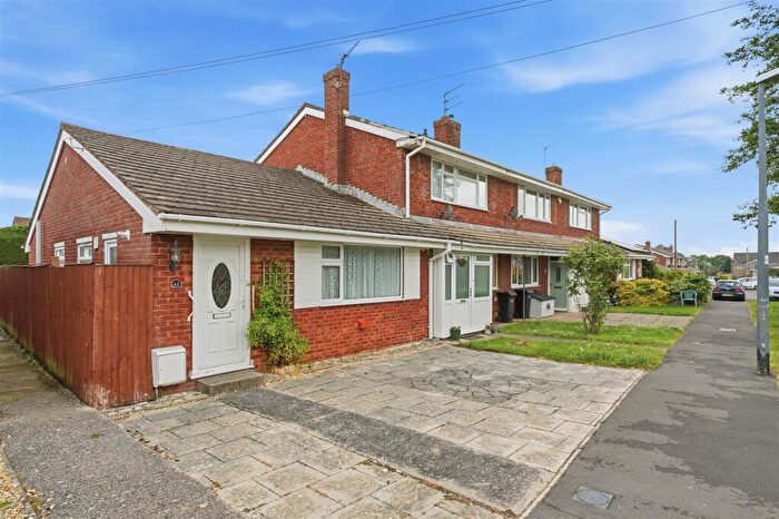2 Bedroom Terraced Bungalow For Sale In Maple Walk, Keynsham, Bristol, BS31