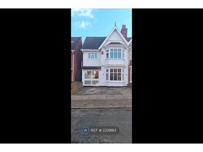 4 Bedroom Semi-Detached House To Rent In Finnemore Rd, Birmingham, B9