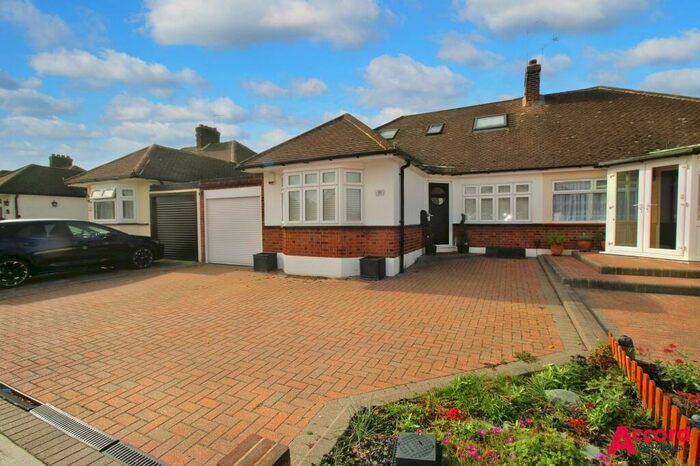 4 Bedroom Chalet To Rent In Worcester Avenue, Upminster, RM14