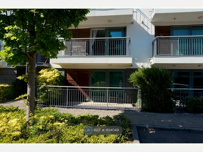 1 Bedroom Flat To Rent In Ted Bates Road, Southampton, SO14