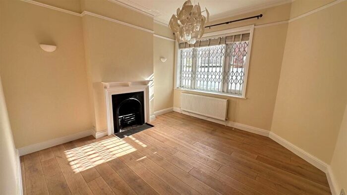 2 Bedroom Flat To Rent In Lurline Gardens, SW11