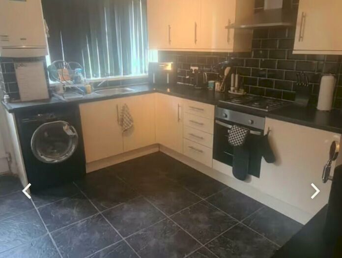 2 Bedroom Terraced House To Rent In Park View Avenue, Leeds, West Yorkshire, LS4