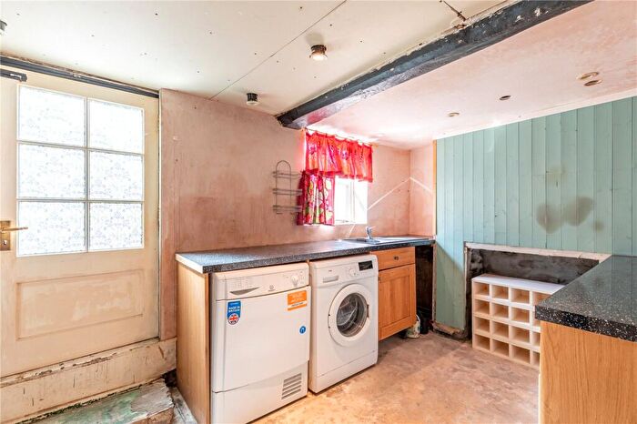 3 Bedroom End Of Terrace House For Sale In Southbroom Road, Devizes, Wiltshire, SN10