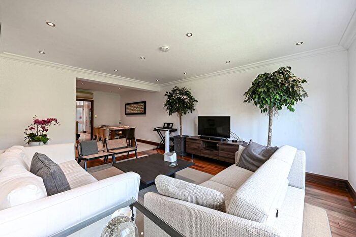 2 Bedroom Flat To Rent In Princes Gate, South Kensington, London, SW7